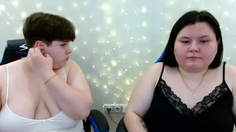 BeckyAndEllen online show from July 12, 11:45 am