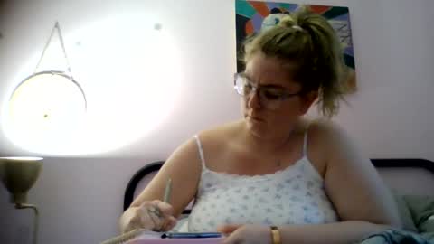 Snapshot of bedbandits chatting on September 29, 10:31 am Bedbandits69 online show from September 29, 10:31 am