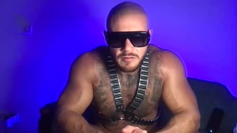 Snapshot of beefyandbald chatting on February 25, 7:12 pm beefyandbald online show from February 25, 7:12 pm