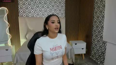 BELLA online show from October 28, 2:42 pm