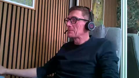 Snapshot of belami_france chatting on February 25, 9:30 am SexFriendFrance online show from February 25, 9:30 am