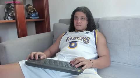 independent model online show from March 19, 6:23 pm