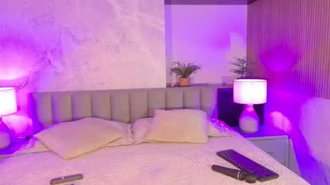 BELLA online show from October 22, 1:55 pm