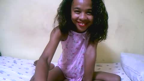 Snapshot of bella193999 chatting on December 8, 3:53 am bella193999 online show from December 8, 3:53 am