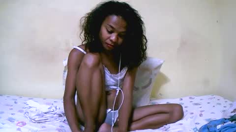 Snapshot of bella193999 chatting on December 9, 1:34 pm bella193999 online show from December 9, 1:34 pm