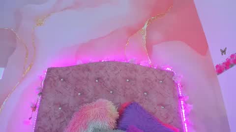 Snapshot of bella__sweets chatting on February 11, 10:07 pm Melanie online show from February 11, 10:07 pm