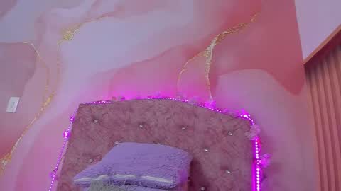 Melanie  online show from November 26, 10:49 am