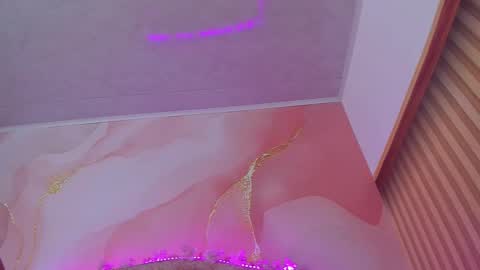 Melanie  online show from December 2, 10:31 am