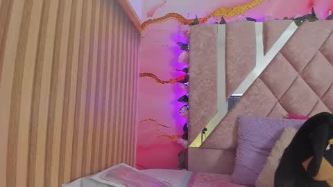 Melanie  online show from February 2, 10:36 am