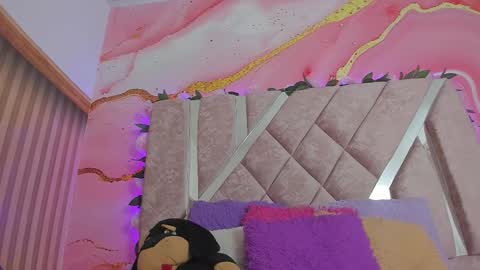 Melanie  online show from February 19, 10:33 am