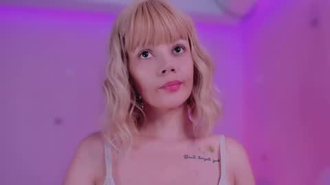 isabella online show from February 13, 7:52 pm