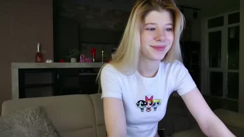 Snapshot of bella_amoury chatting on March 1, 8:31 pm Bella online show from March 1, 8:31 pm