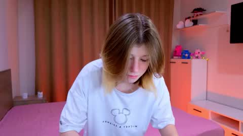 Bella online show from November 17, 9:42 pm