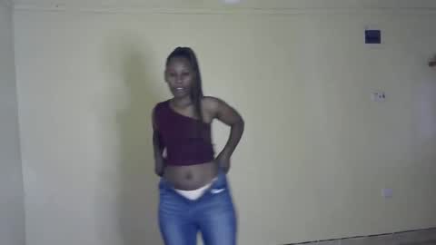 Snapshot of bella_c8 chatting on October 31, 3:24 pm bella_c8 online show from October 31, 3:24 pm