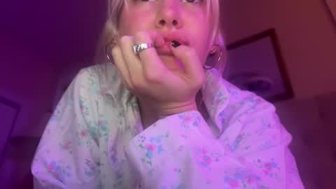 Snapshot of bella_christian chatting on February 10, 4:52 am Bella Baby online show from February 10, 4:52 am