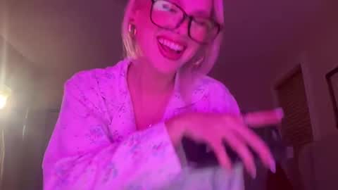 Snapshot of bella_christian chatting on February 11, 2:46 am Bella Baby online show from February 11, 2:46 am