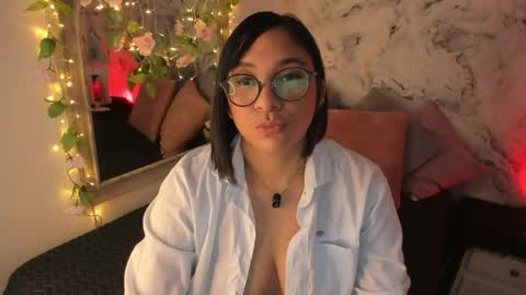 Dessi  online show from May 26, 1:18 pm