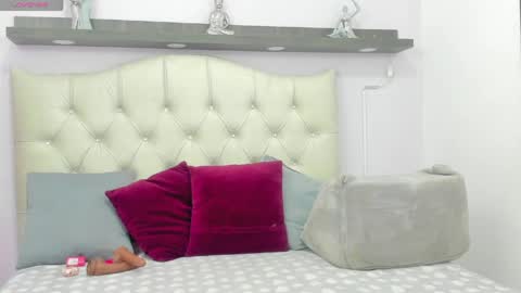 bella_ebony19 online show from May 19, 11:16 am