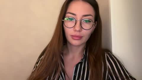 bella_foxxi online show from December 3, 12:46 am