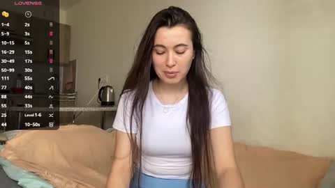 Snapshot of bella_gasp chatting on June 20, 7:44 am Jane online show from June 20, 7:44 am