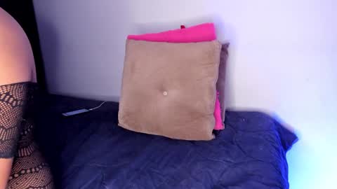 isabella online show from February 9, 12:28 am