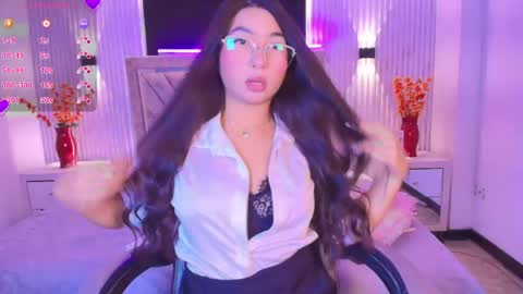 bella_martini_ online show from April 16, 11:55 am