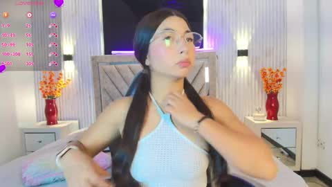 bella_martini_ online show from April 17, 11:57 am