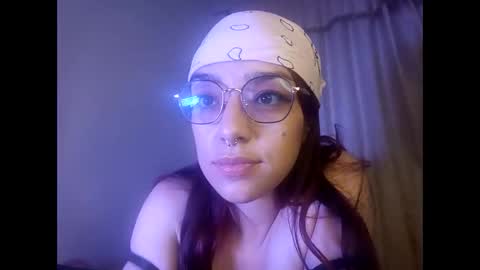 bella_mc online show from November 25, 9:15 pm