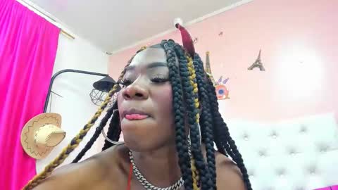 Snapshot of bella_quen1 chatting on June 11, 2:53 am bella queen online show from June 11, 2:53 am
