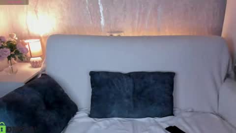 Linda Bella online show from April 12, 1:10 am