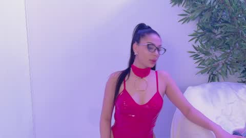 Snapshot of bella_vixen_ chatting on February 23, 9:56 pm Bella online show from February 23, 9:56 pm