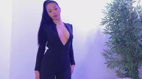 Snapshot of bella_vixen_ chatting on March 2, 8:59 pm Bella online show from March 2, 8:59 pm