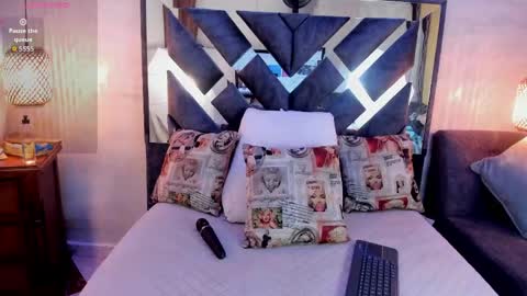 Snapshot of bella_volup chatting on June 4, 11:49 am bella_volup online show from June 4, 11:49 am