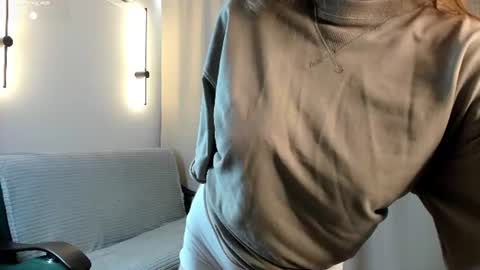 Snapshot of bella_xiss chatting on July 6, 3:03 pm bella_xiss online show from July 6, 3:03 pm