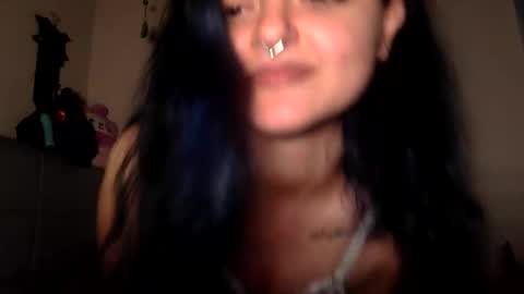 Snapshot of bellablue222 chatting on February 4, 6:04 am bellablue online show from February 4, 6:04 am