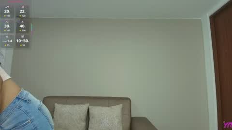 Snapshot of bellaleone chatting on June 15, 1:57 pm online show from June 15, 1:57 pm