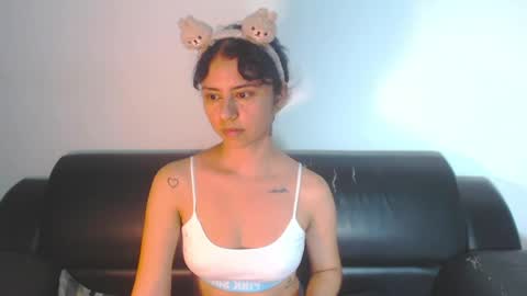 Snapshot of bellaluxxs chatting on May 16, 12:51 am MY NAME IS BELL online show from May 16, 12:51 am