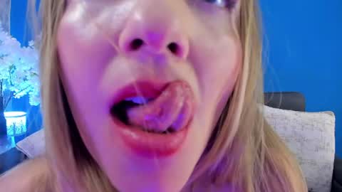 Snapshot of bellamariex chatting on July 11, 5:59 pm Bella Marie online show from July 11, 5:59 pm