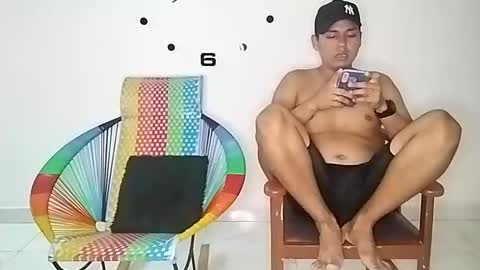 Snapshot of bellami_2508 chatting on January 15, 3:33 am Paola 22 and Andres 24 online show from January 15, 3:33 am