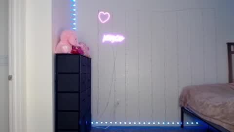 Bella Monroe online show from February 2, 5:53 am