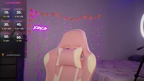 Bella Monroe online show from October 14, 4:02 am