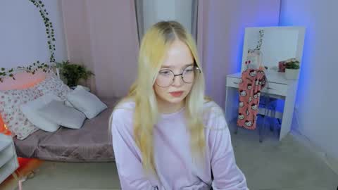 Bella online show from November 14, 10:07 pm