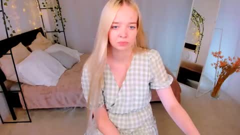 Bella online show from May 19, 10:05 pm