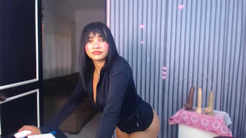 Snapshot of bellamy_sweet chatting on February 13, 8:27 pm bellamy online show from February 13, 8:27 pm