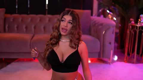 Snapshot of bellanoirre chatting on February 23, 6:49 pm Bella online show from February 23, 6:49 pm