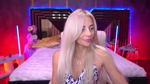 Bella online show from October 27, 9:30 pm