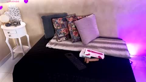 bellarooux online show from December 15, 11:47 am