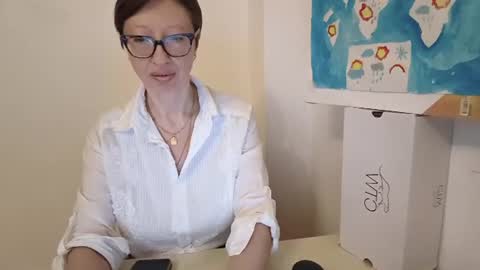 Snapshot of bellarose_2020 chatting on June 25, 7:29 pm Emma online show from June 25, 7:29 pm