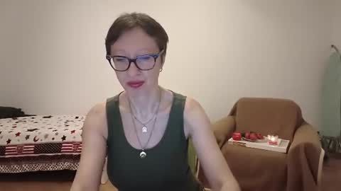 Snapshot of bellarose_2020 chatting on June 26, 7:29 pm Emma online show from June 26, 7:29 pm