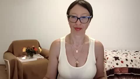 Snapshot of bellarose_2020 chatting on July 16, 7:09 pm Emma online show from July 16, 7:09 pm